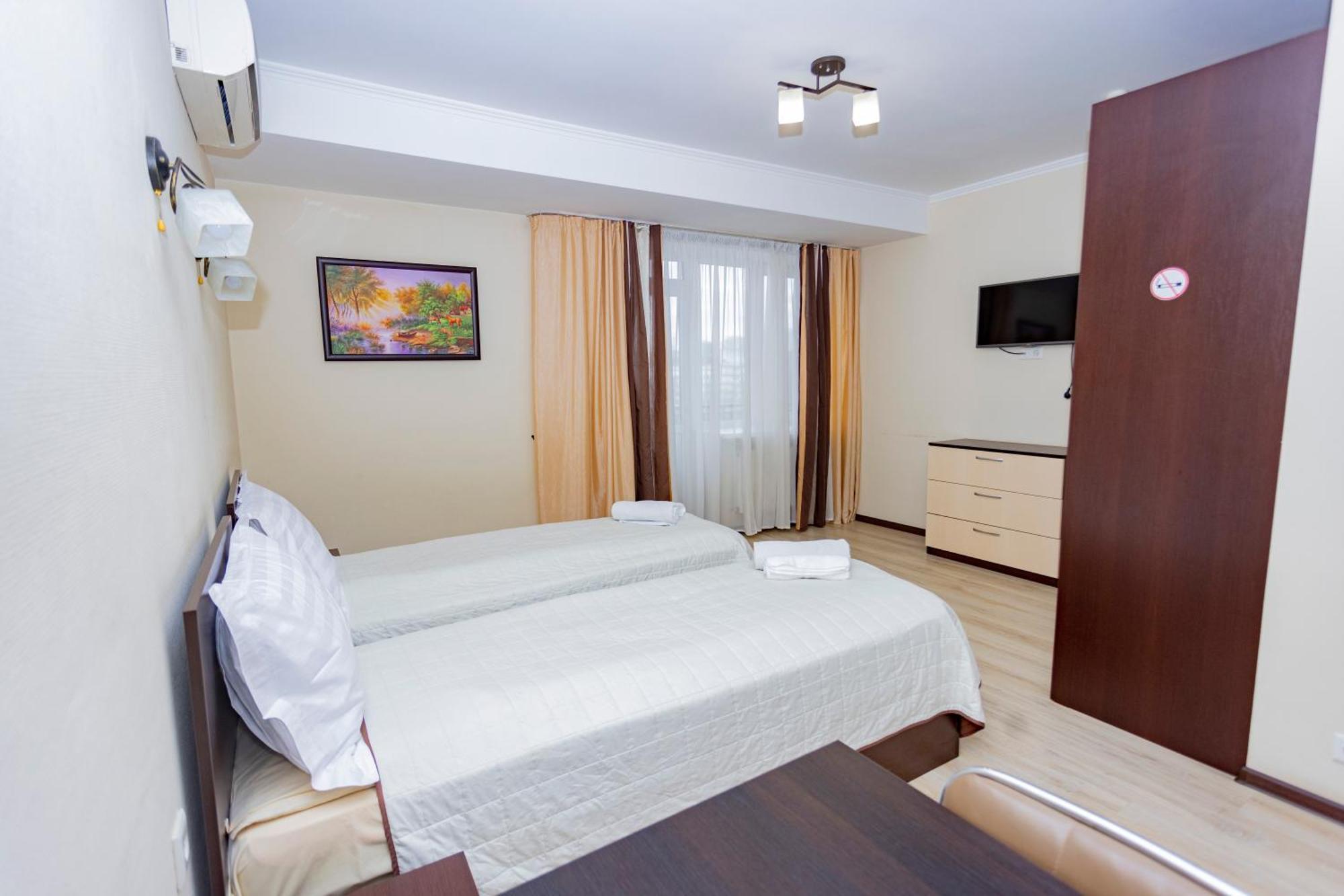 Lolo Hotel Kişinev Dış mekan fotoğraf