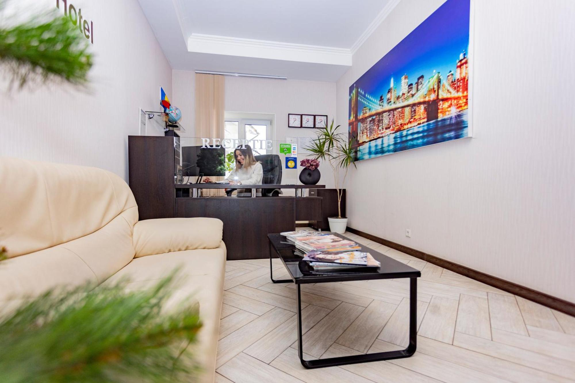 Lolo Hotel Kişinev Dış mekan fotoğraf